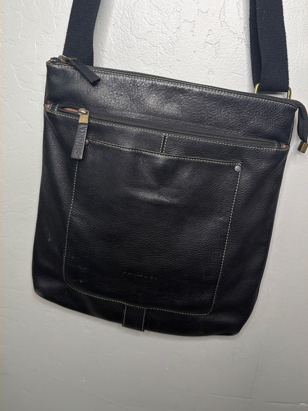 Puntotres Black Leather Front Pocket Crossbody Bag Made In Spain
